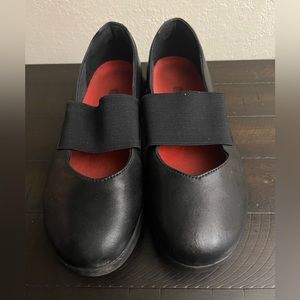 Restaurant girls say heyyyyyy!!!!!